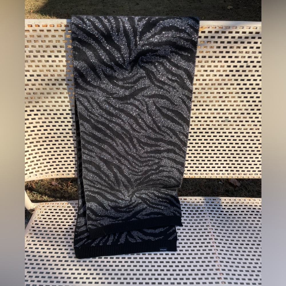 NWT Athleta silver black zebra scarf